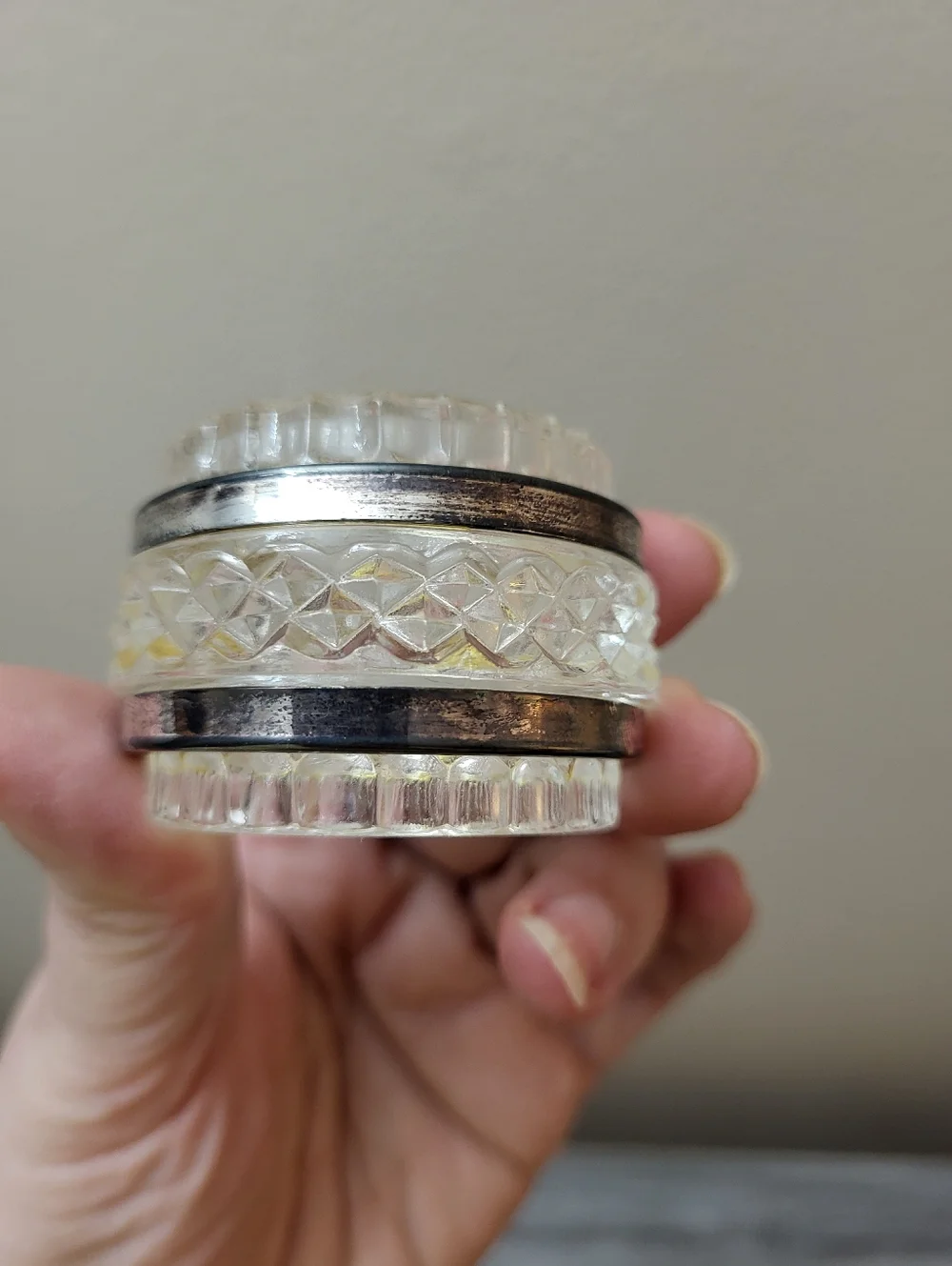 Vintage Oneida Clear Crystal Napkin Ring Set Silver-Plated Bands Set of 4